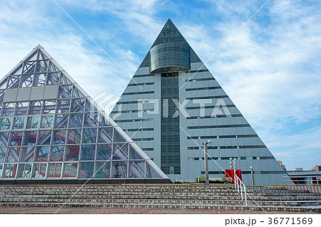 【青森県青森市】ベイエリアのアスパム(左前方の展望台は2018初め頃撤去) 【青森県青森市】ベイエリアのアスパム(左前方の展望台は2018初め頃撤去) 36771569