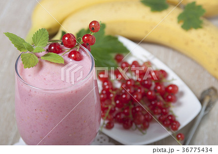 Smoothie of banana with red currant 36775434