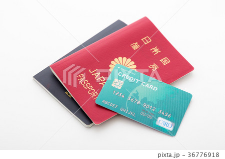 パスポートとクレジットカード 36776918