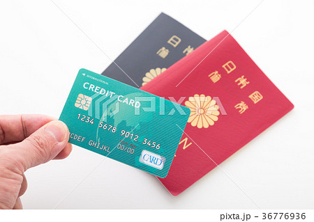 パスポートとクレジットカード パスポートとクレジットカード 36776936