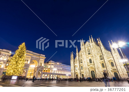 ミラノ　ドゥオーモ広場 36777201