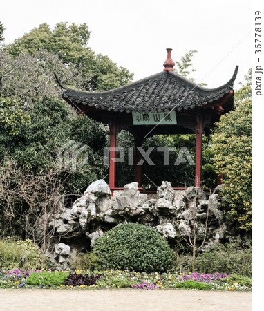 Beautiful Chinese gardens 36778139