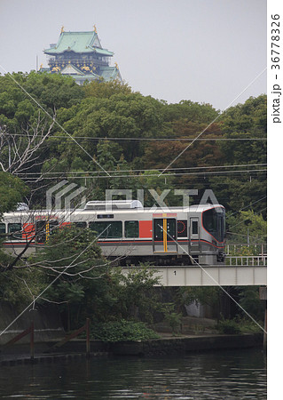 大阪城と大阪環状線323系 36778326