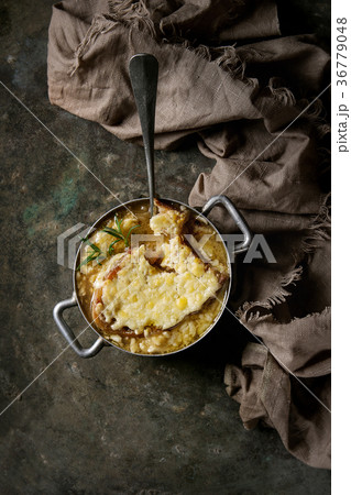 Traditional onion soup 36779048