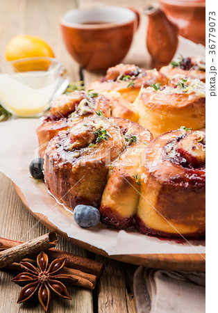 Homemade delicious cinnamon rolls Homemade delicious cinnamon rolls 36779073