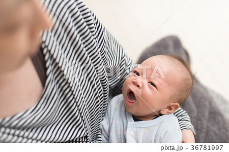 赤ちゃん 赤ちゃん 36781997
