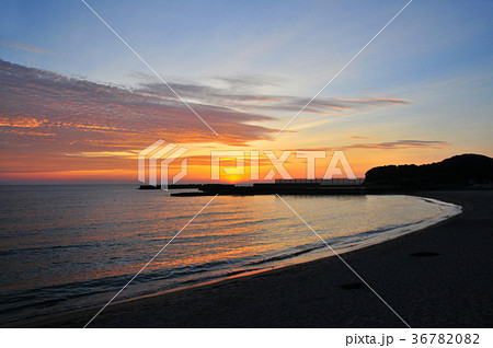 夕日に染まる西方海岸 36782082