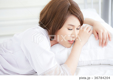Sleeping beautiful woman Sleeping beautiful woman 36784204