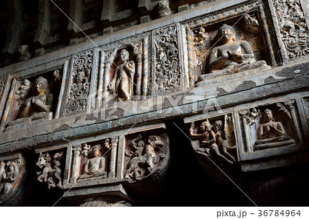 アジャンタ　第１９窟の仏像群 36784964