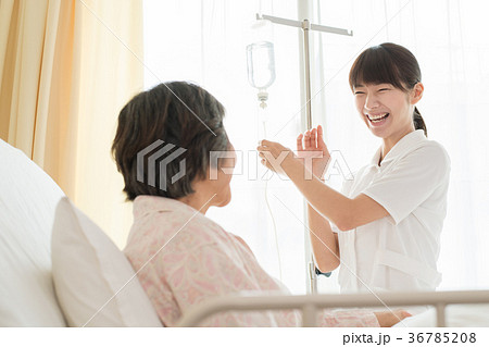 病室 点滴 看護師 患者 病院 医療 イメージ 病室 点滴 看護師 患者 病院 医療 イメージ 36785208