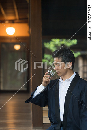 日本酒 酒蔵 ミドル 男性 若旦那 イメージ 日本酒 酒蔵 ミドル 男性 若旦那 イメージ 36785953