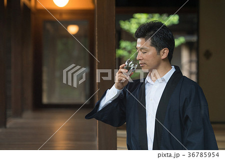 日本酒 酒蔵 ミドル 男性 若旦那 イメージ 36785954