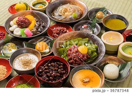 日本の甘味 和のスイーツ typical Japanese sweets 日本の甘味 和のスイーツ typical Japanese sweets 36787348