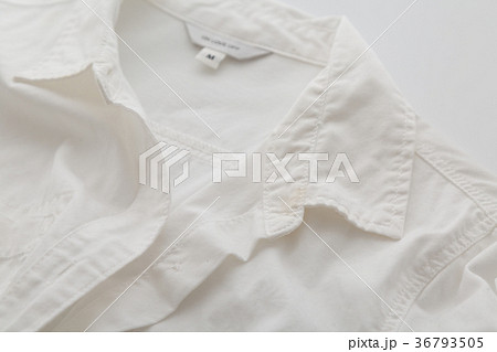 白いシャツ　皺　汚れ 36793505
