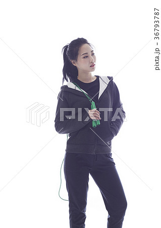 韓国人 若い女性 スポーツウェア 36793787