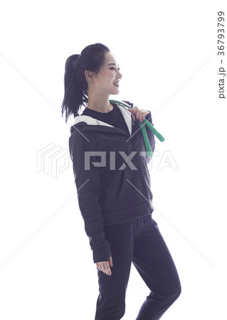 韓国人 若い女性 スポーツウェア 36793799