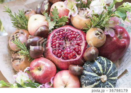 Bouquet of fresh fruits and vegetables 36798179