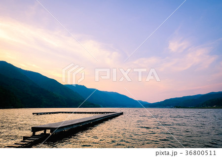 木崎湖・夕景（春） 36800511