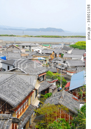 洲本市沿岸の地方都市の街並み 36801198