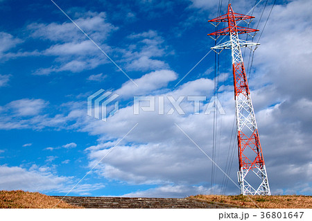 鉄塔と白い雲 36801647