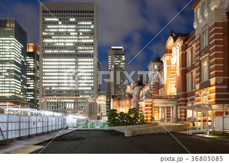 東京駅・丸の内側の夜景 36805085