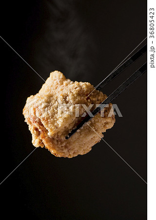 鶏の唐揚げ 鶏の唐揚げ 36805423