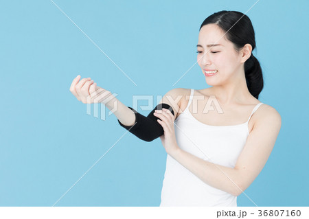 女性 ブルーバックイメージ 女性 ブルーバックイメージ 36807160