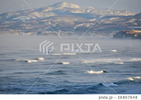 真冬の北海道江差町伏木戸海岸で気あらしが立っている風景を撮影 真冬の北海道江差町伏木戸海岸で気あらしが立っている風景を撮影 36807648