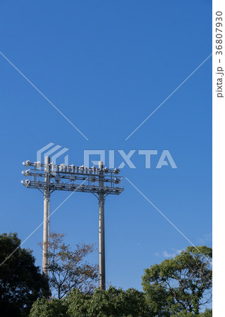 競技場の照明塔（ナイター照明） 36807930