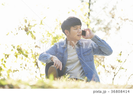 屋外 室外 座る 36808414