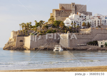 Spain, Valencian Community, Peniscola, Town with fortified wall by sea 36809150