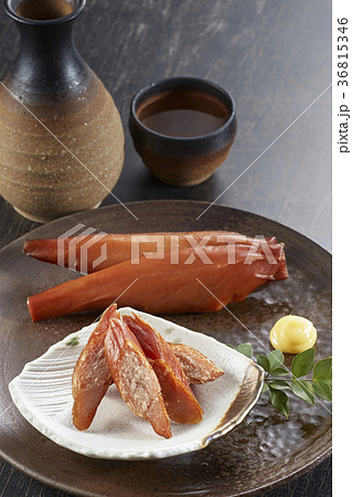 スモークチキンと日本酒 36815346