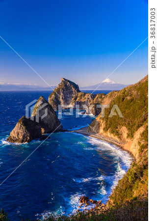 西伊豆千貫門と富士山(静岡県) 西伊豆千貫門と富士山(静岡県) 36817003