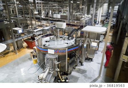 Modern conveyor for water bottling machine 36819563