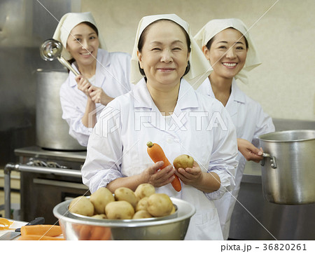 給食の調理員の写真素材