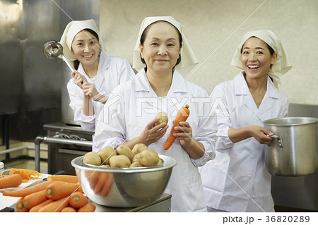 給食の調理員 36820289