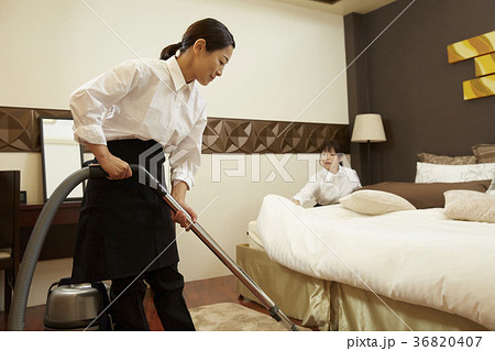 ホテルの清掃員 36820407