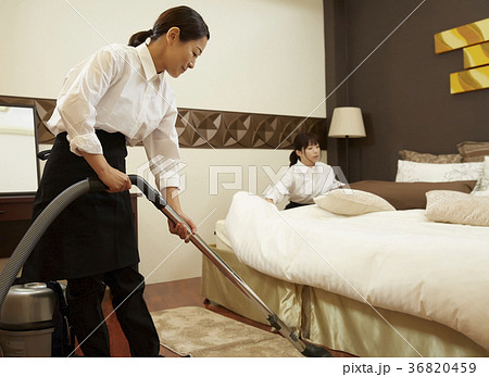 ホテルの清掃員 36820459