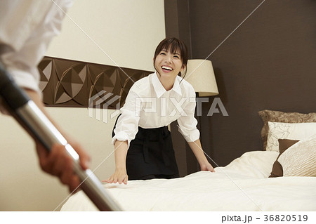 ホテルの清掃員 36820519