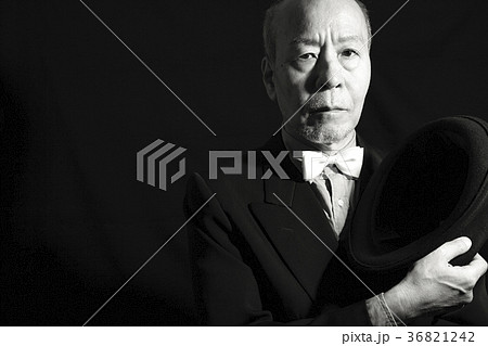 シニアのポートレート モノクロ シニアのポートレート モノクロ 36821242