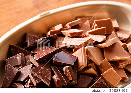 砕いたオーガニックチョコレート 砕いたオーガニックチョコレート 36823491