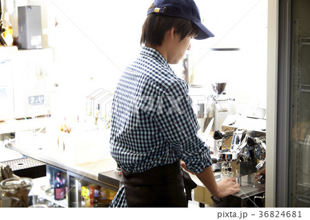 カフェスタッフ男 カフェスタッフ男 36824681