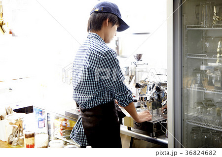 カフェスタッフ男 カフェスタッフ男 36824682