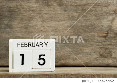 White block calendar present date 15 and February White block calendar present date 15 and February 36825452
