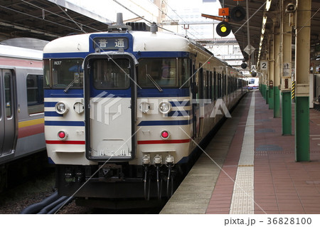 白新線115系（新潟駅：地平ホーム） 36828100