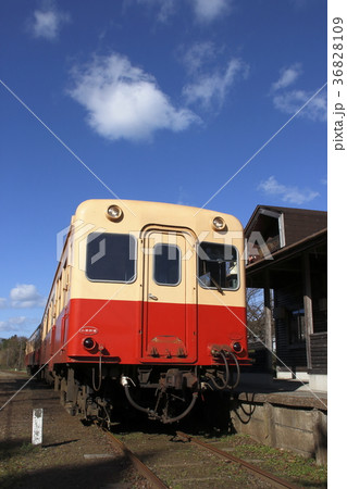 上総中野駅に停車中の小湊鉄道キハ200 上総中野駅に停車中の小湊鉄道キハ200 36828109