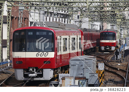 品川駅で切り離される京浜急行600形付属編成 36828223