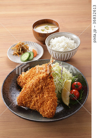 アジフライ定食　縦構図 36832613