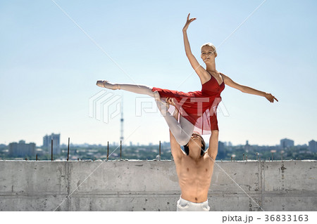 Ballet dancers posing outdoors Ballet dancers posing outdoors 36833163