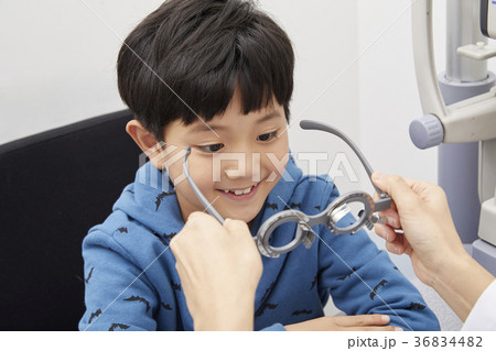 東洋人 室内 女性 36834482